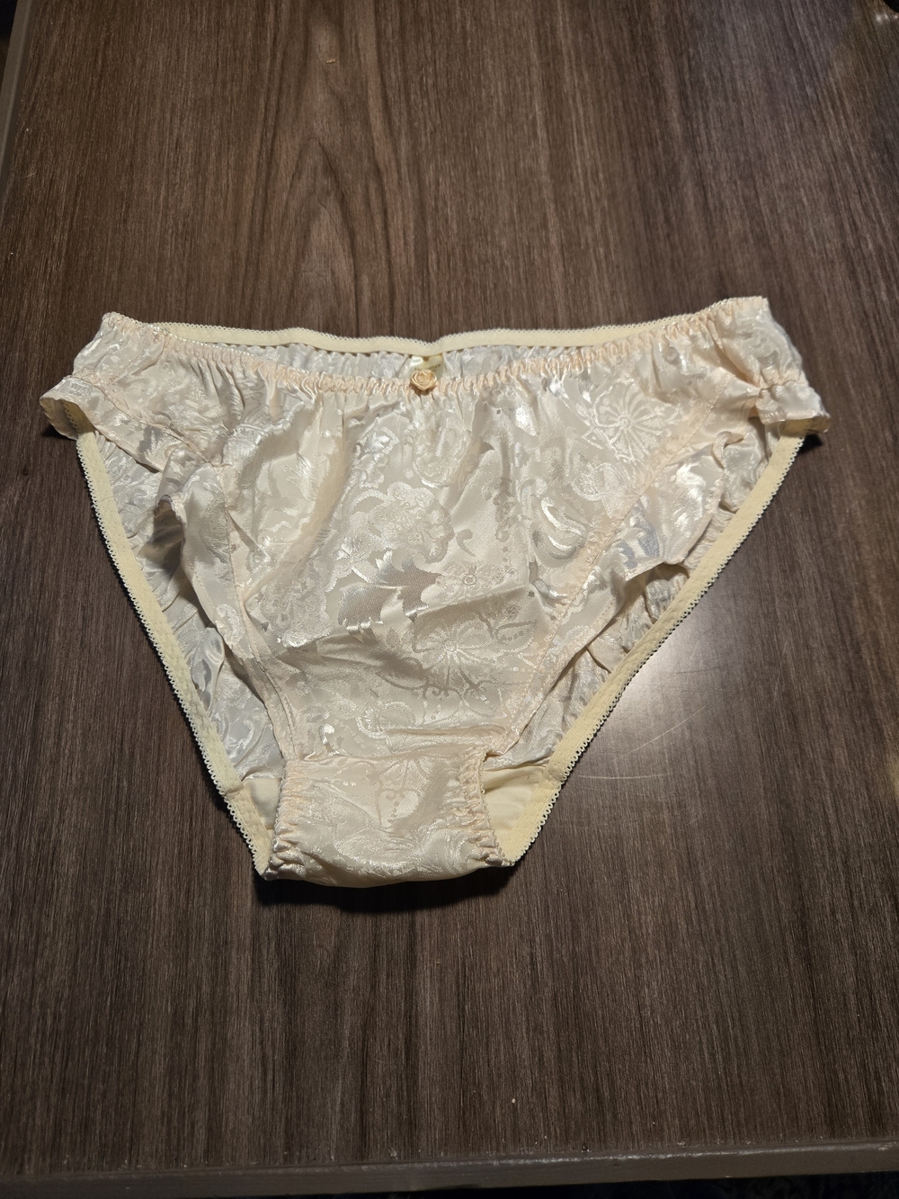 Victoria's Secret Cream Jacquard Bikini Briefs Womans Size 7